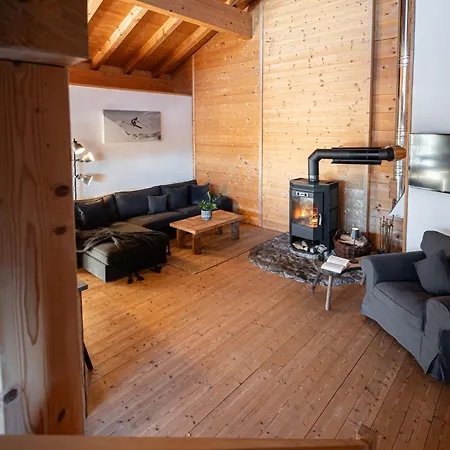Apartment Aura *